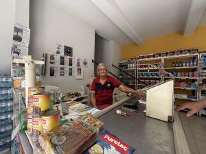 Seu Tito - Comerciante, residente no Mocambinho desde 1986. (Foto: Thiago Santos)